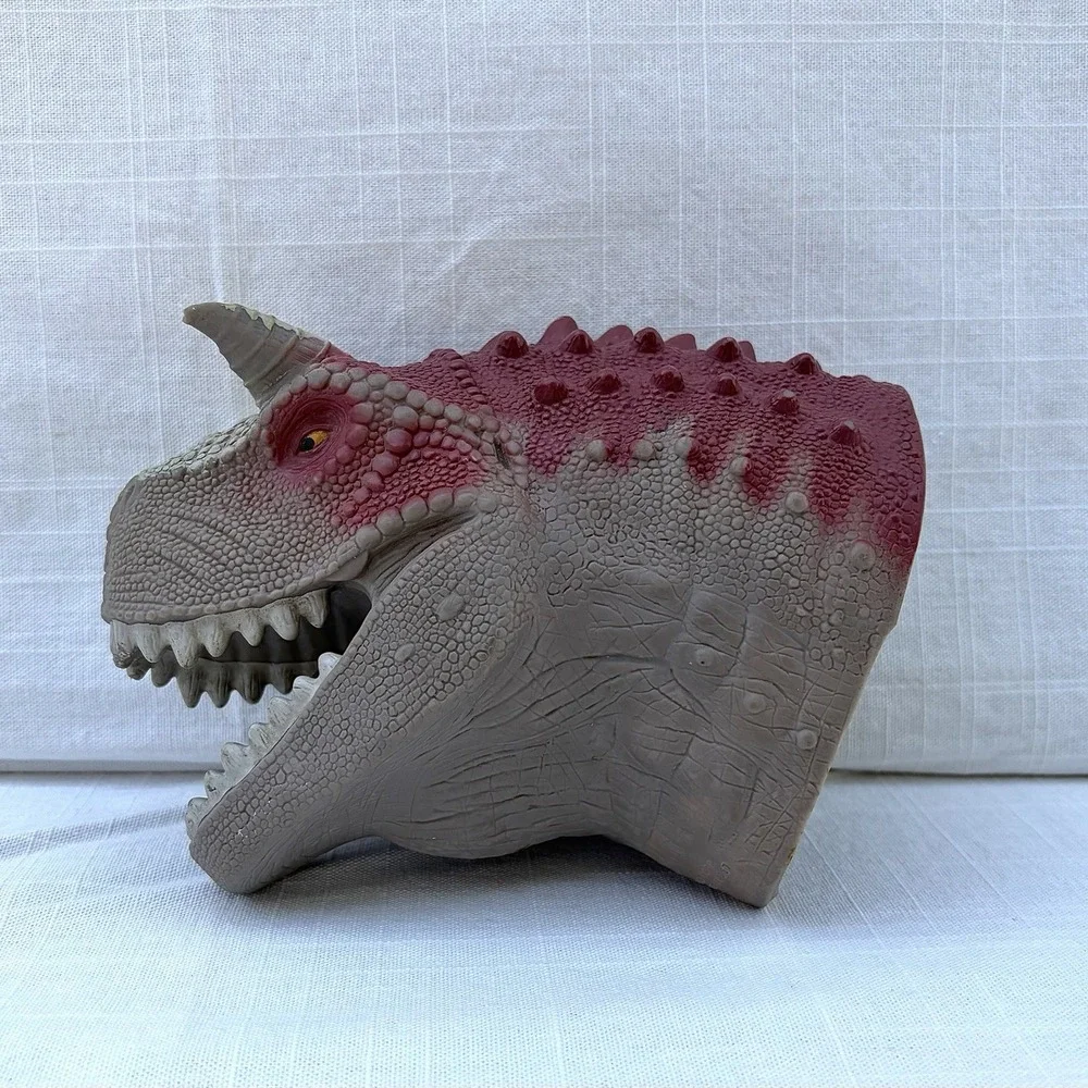 Disney Dinosaur  Carnotaurus Hand Puppet 2000 McDonalds Happy Meal Dino land USA